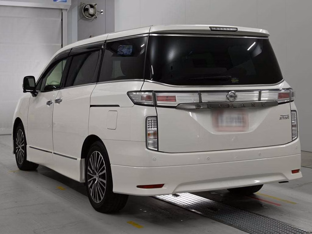 NISSAN ELGRAND
