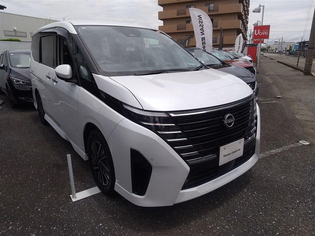 NISSAN SERENA