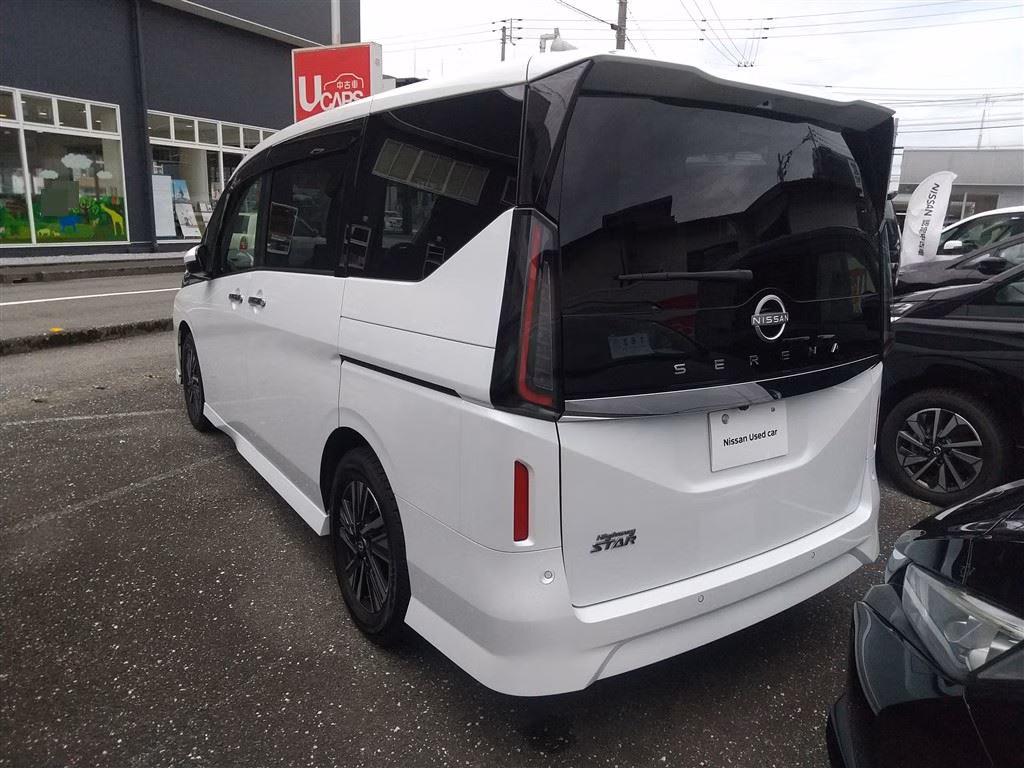 NISSAN SERENA