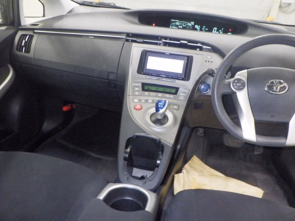 TOYOTA PRIUS