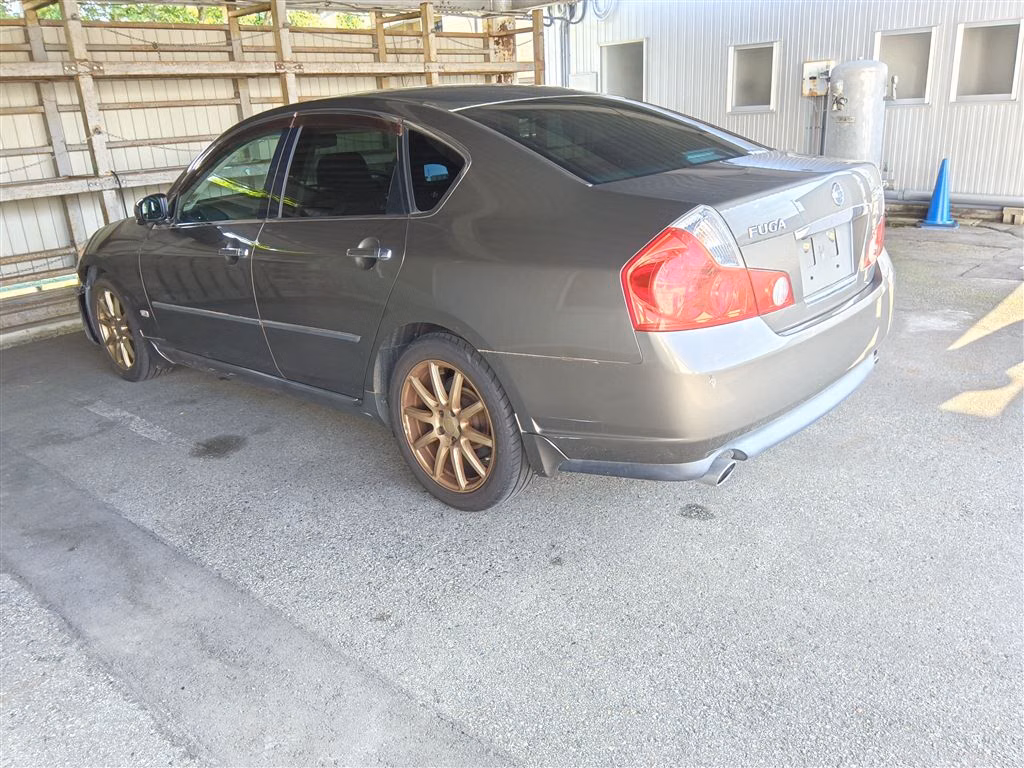 NISSAN FUGA