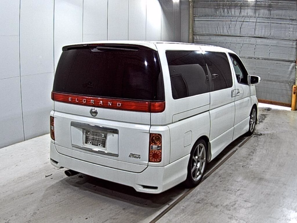 NISSAN ELGRAND