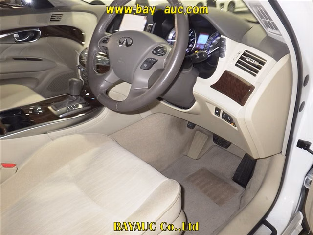 NISSAN FUGA