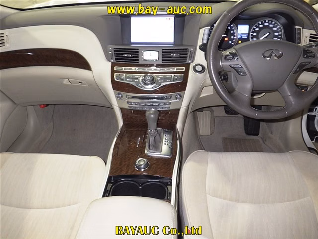 NISSAN FUGA
