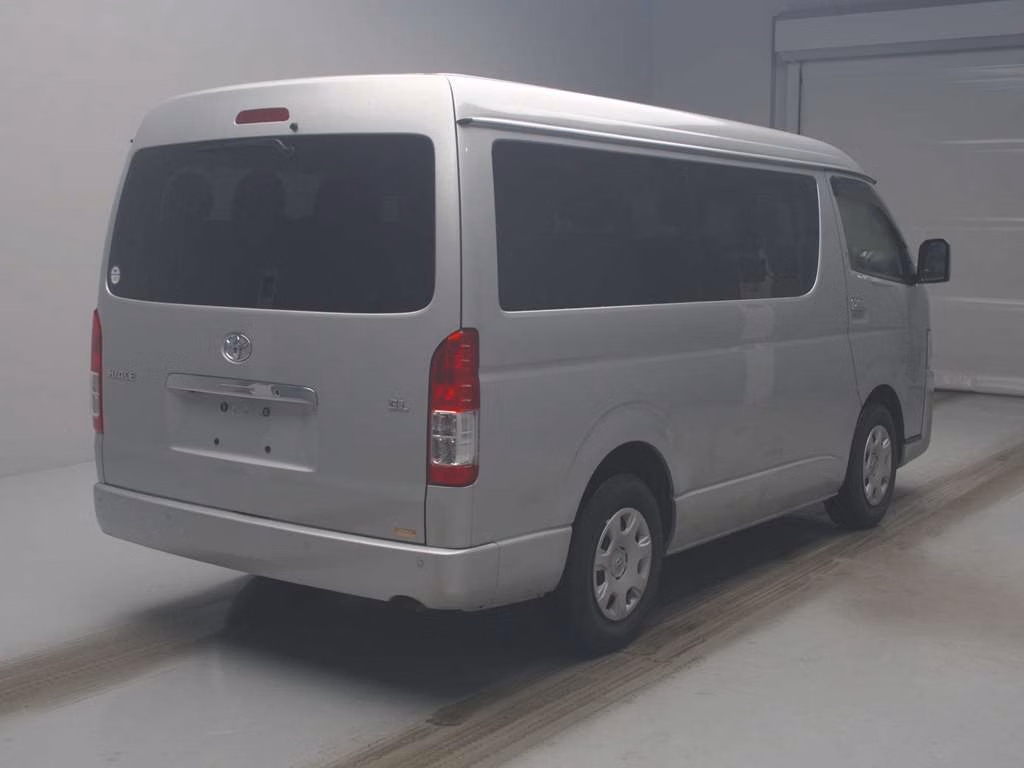 TOYOTA HIACE