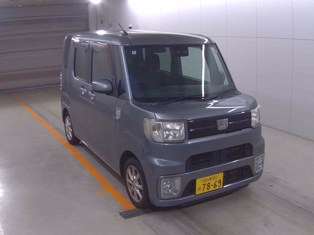 DAIHATSU WAKE