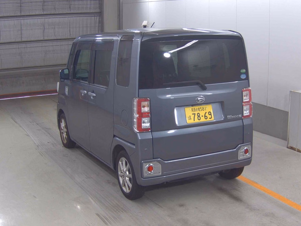 DAIHATSU WAKE