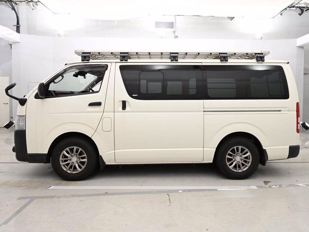 TOYOTA REGIUS ACE