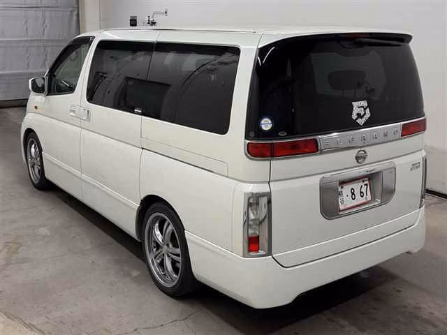 NISSAN ELGRAND