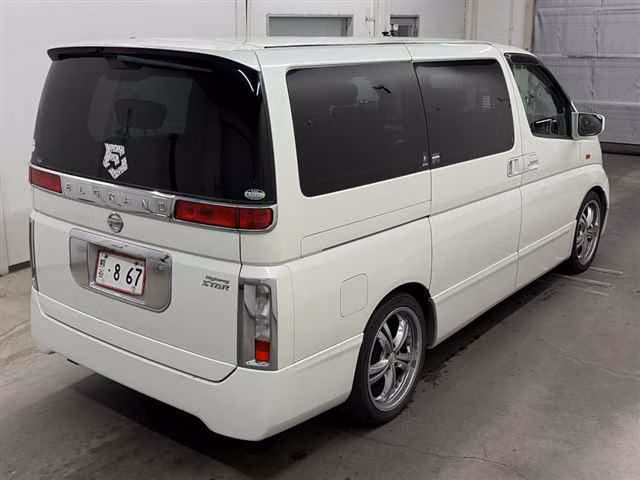 NISSAN ELGRAND