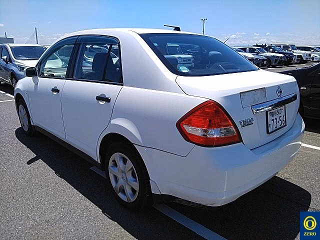 NISSAN TIIDA LATIO