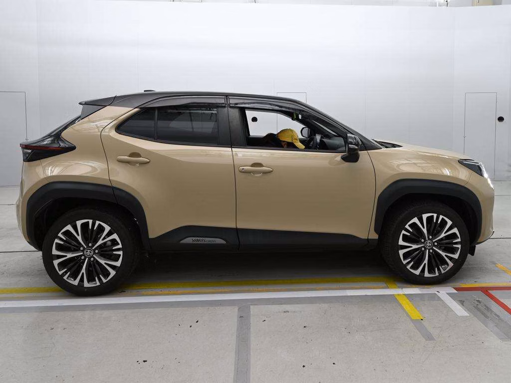 TOYOTA YARIS CROSS