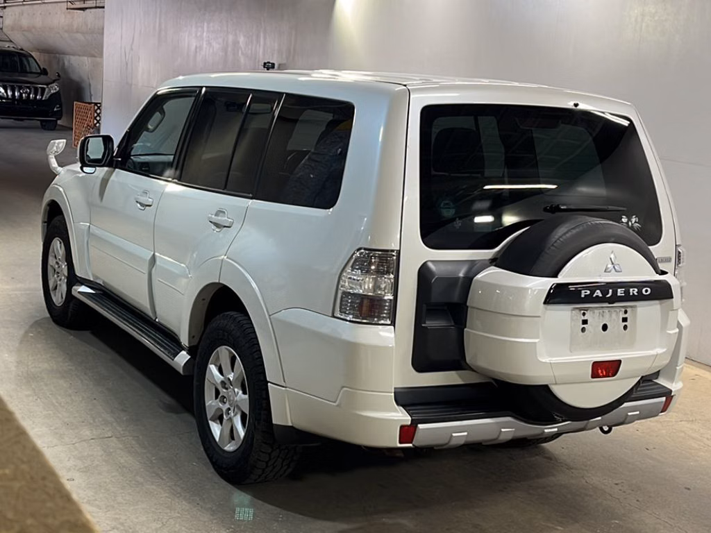 MITSUBISHI PAJERO