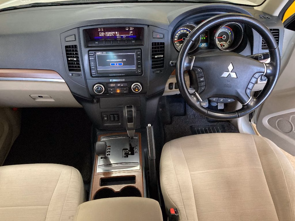 MITSUBISHI PAJERO