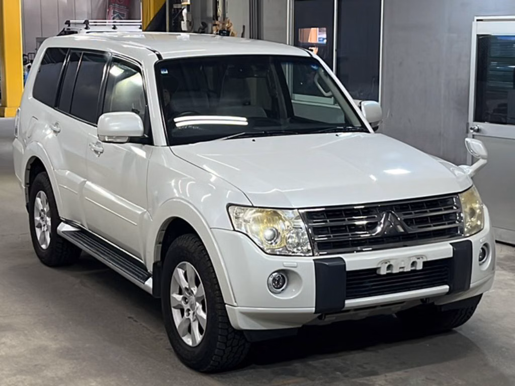 MITSUBISHI PAJERO