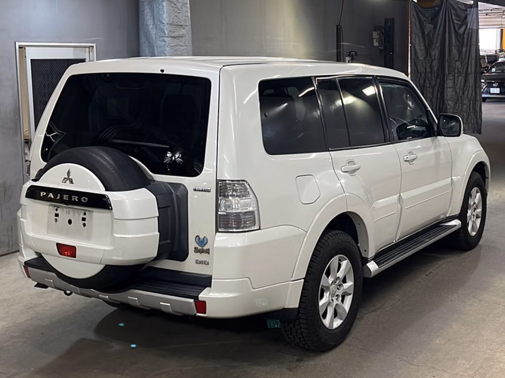 MITSUBISHI PAJERO
