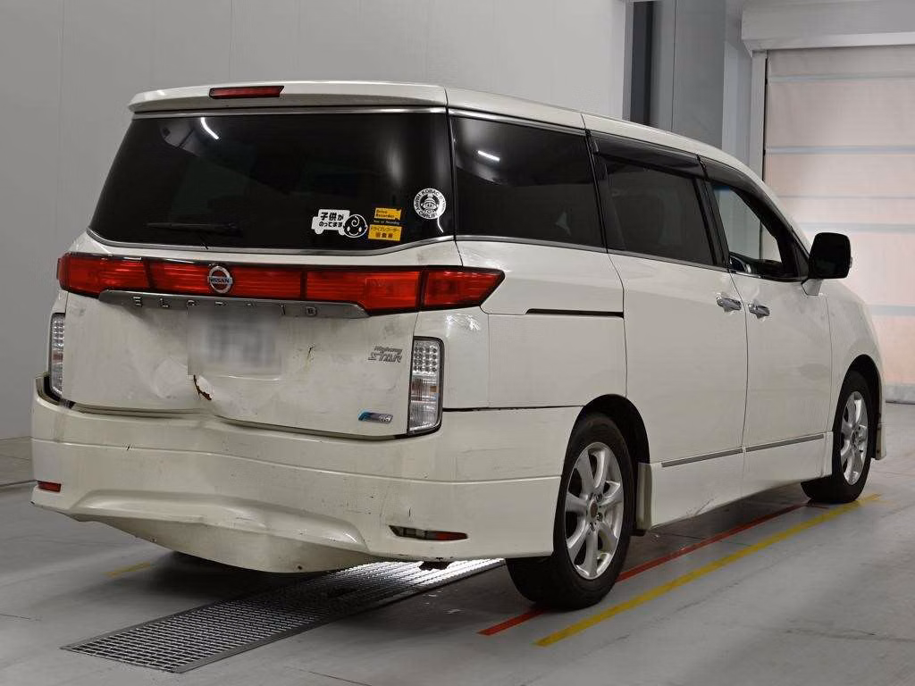 NISSAN ELGRAND