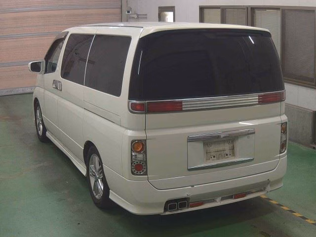 NISSAN ELGRAND
