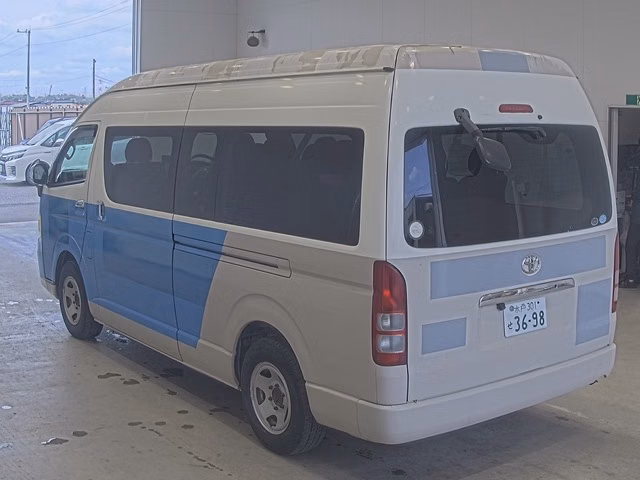 TOYOTA HIACE
