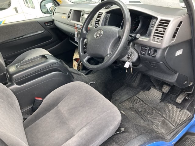 TOYOTA HIACE