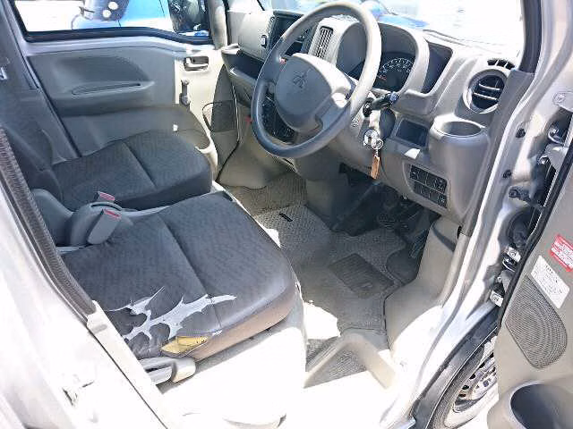 MITSUBISHI MINICAB