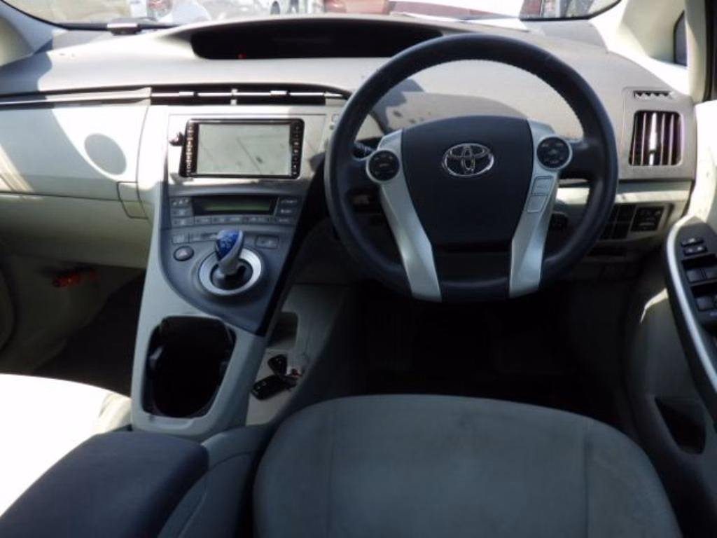 TOYOTA PRIUS