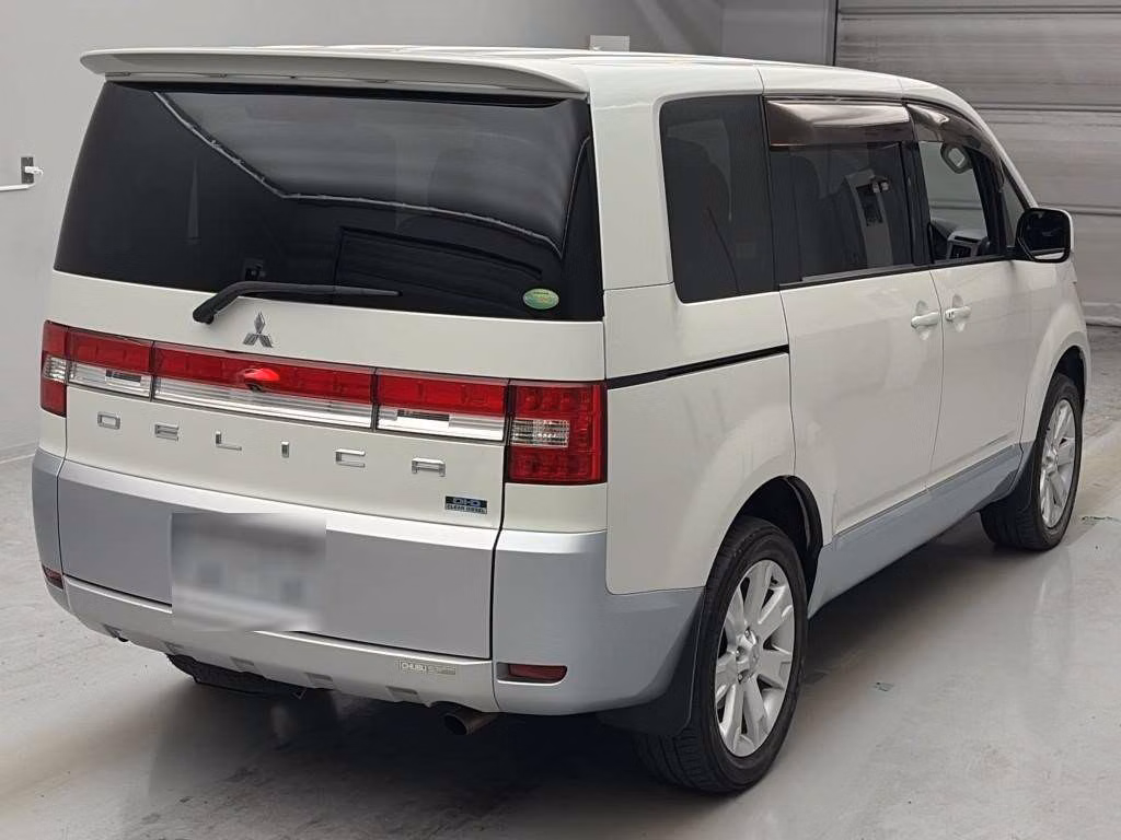 MITSUBISHI DELICA D:5