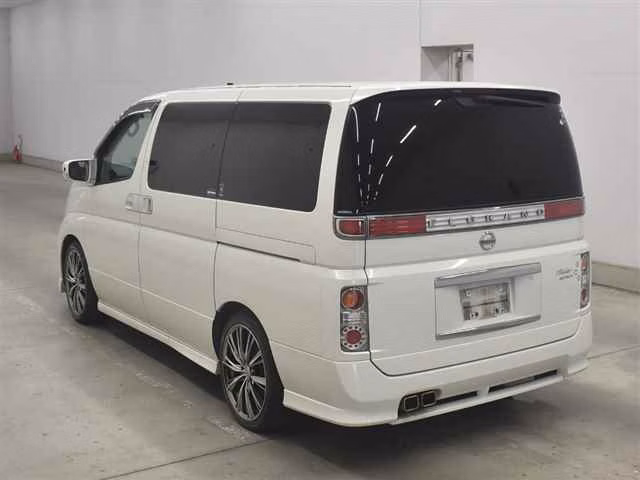 NISSAN ELGRAND