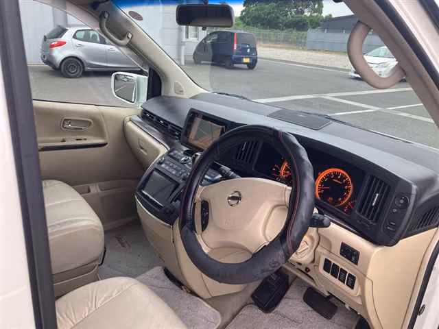 NISSAN ELGRAND
