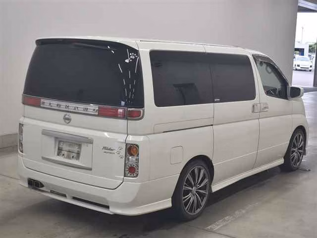 NISSAN ELGRAND