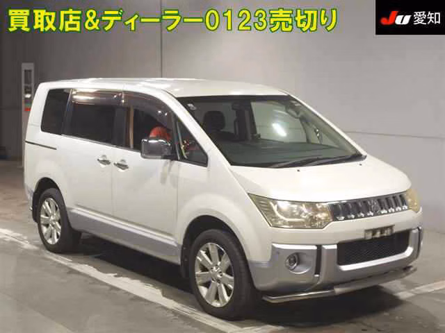 MITSUBISHI DELICA D:5
