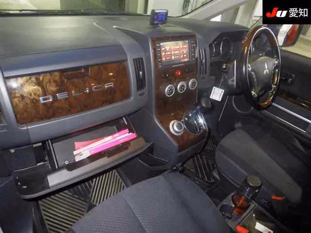 MITSUBISHI DELICA D:5