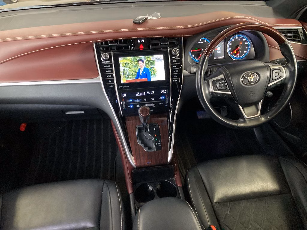 TOYOTA HARRIER