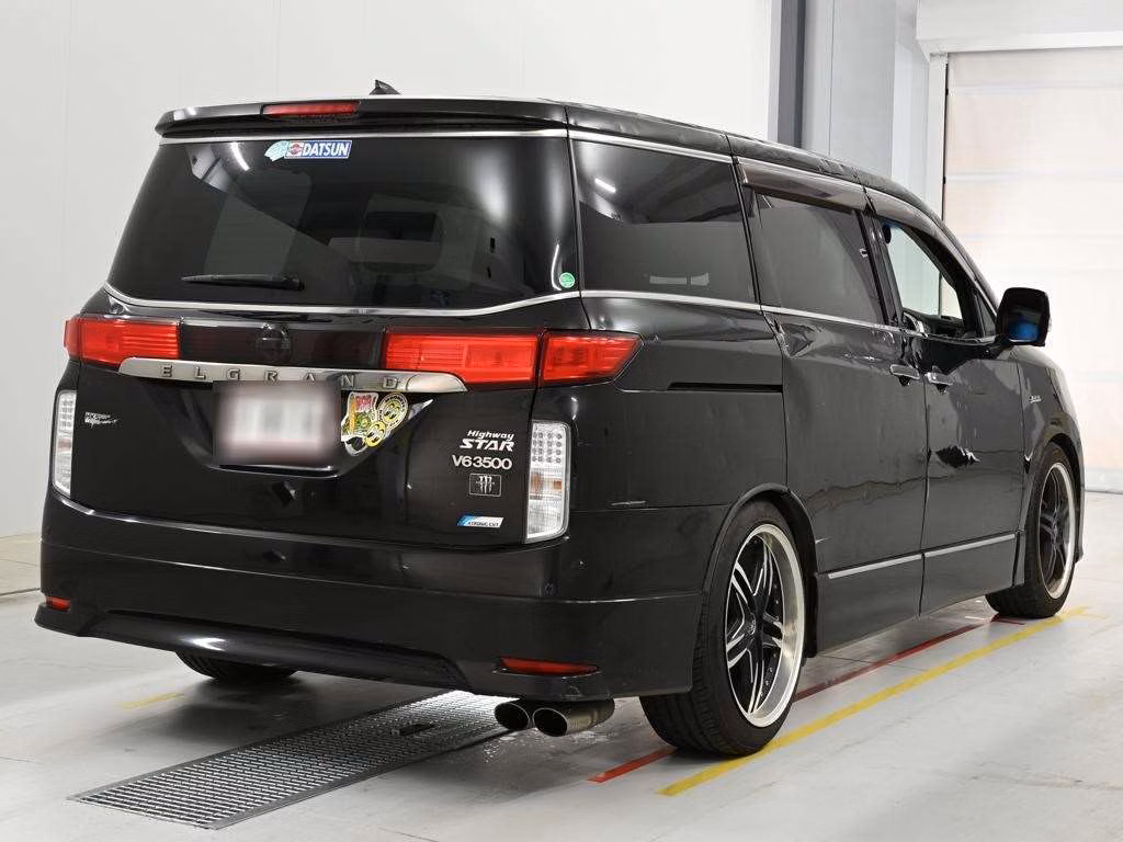 NISSAN ELGRAND