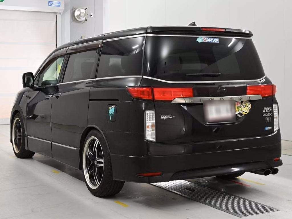 NISSAN ELGRAND
