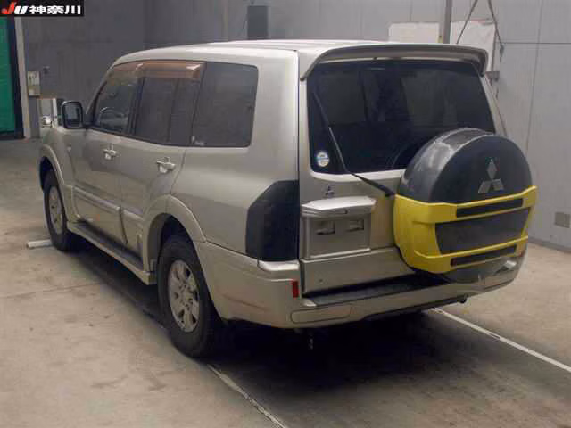 MITSUBISHI PAJERO
