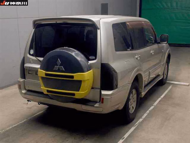 MITSUBISHI PAJERO