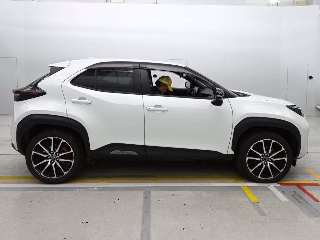 TOYOTA YARIS CROSS