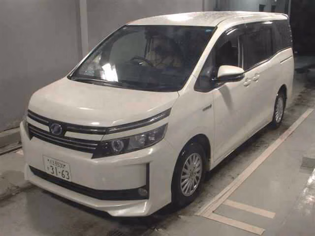 TOYOTA VOXY