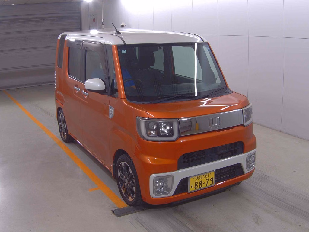 DAIHATSU WAKE