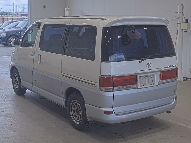 TOYOTA HIACE REGIUS