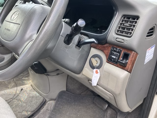 TOYOTA HIACE REGIUS