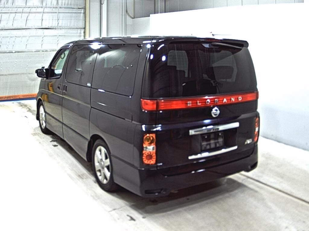 NISSAN ELGRAND