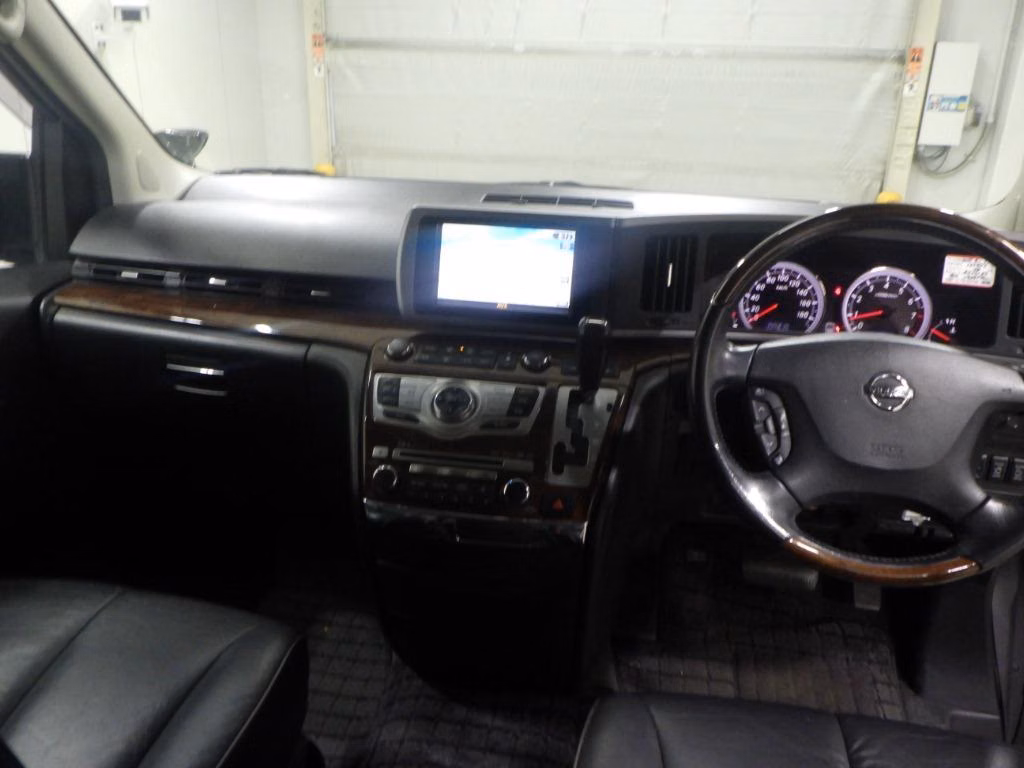NISSAN ELGRAND