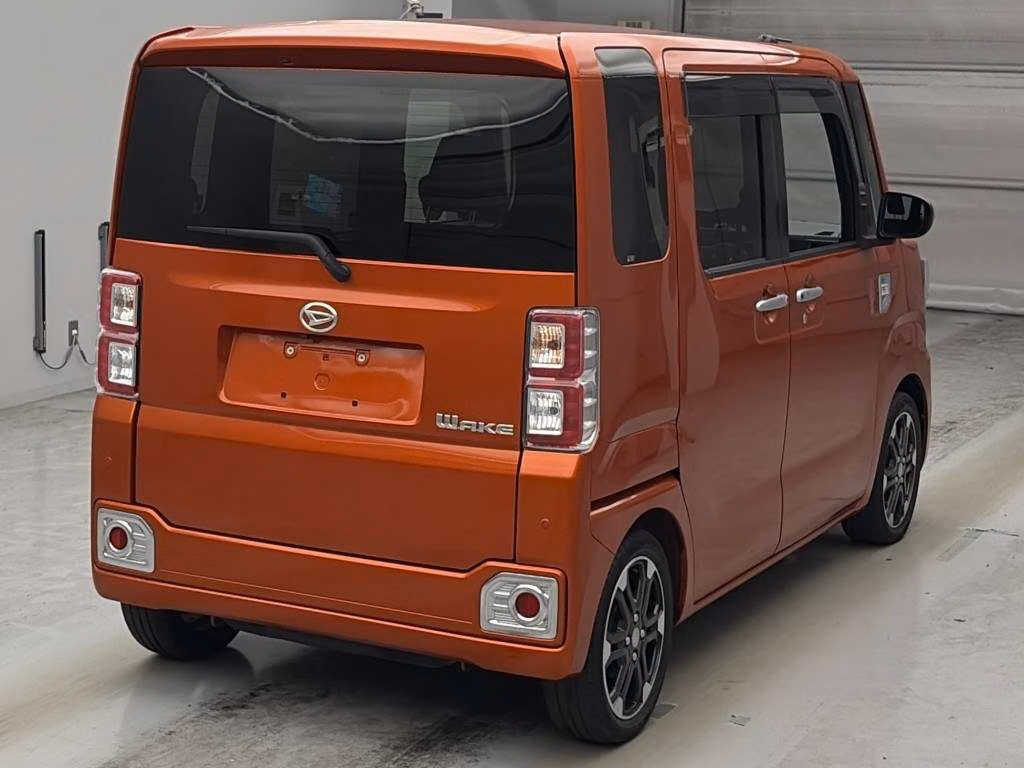 DAIHATSU WAKE