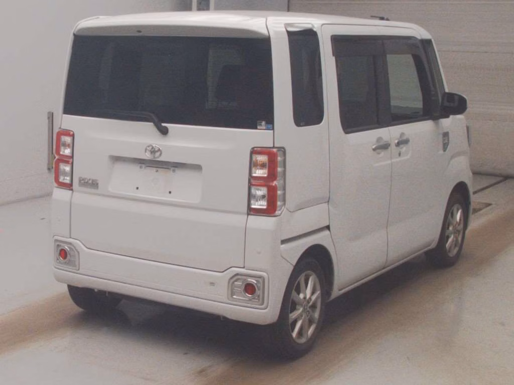 TOYOTA PIXIS MEGA