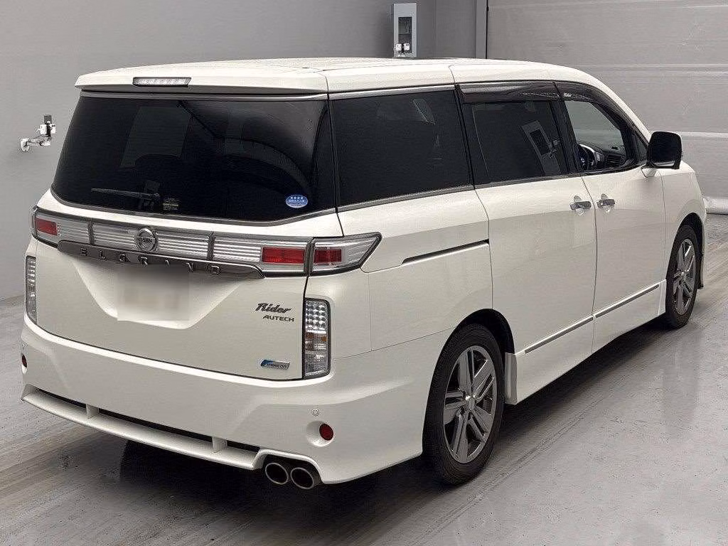NISSAN ELGRAND