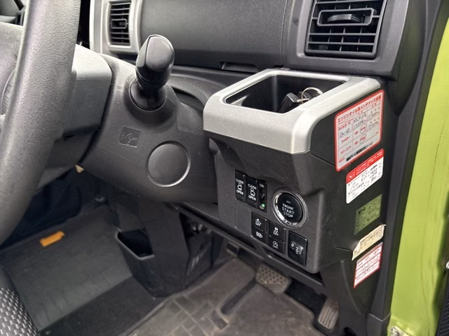 DAIHATSU WAKE