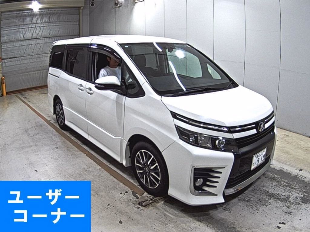 TOYOTA VOXY