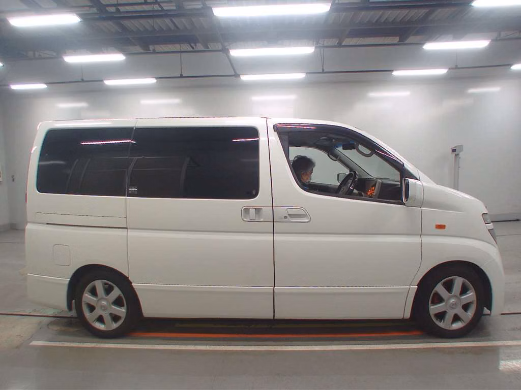NISSAN ELGRAND